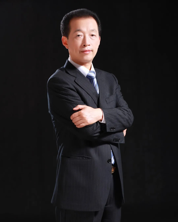 上海美发美容行业协会常务副会长 董元明